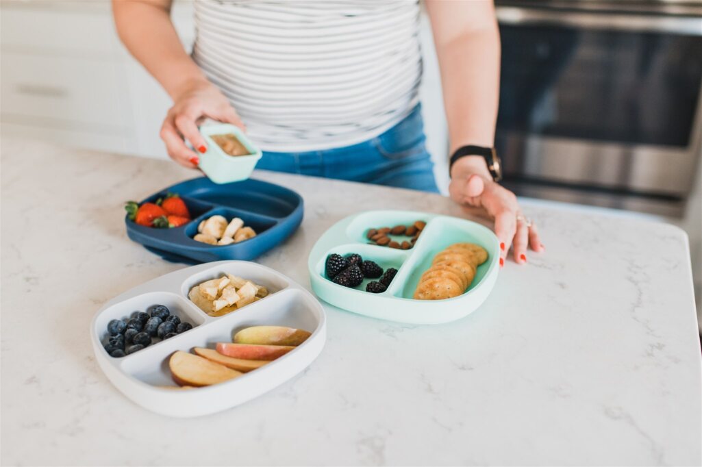 Explore Dreamroo's Feeding Collection for a range of stylish and practical solutions to make mealtime easier and more enjoyable for parents and children.