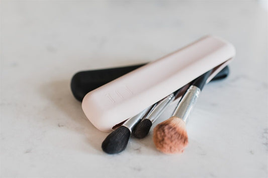 Elevate Your Beauty Routine On-the-Go with Dreamroo's Silicone Travel Makeup Brush Holder